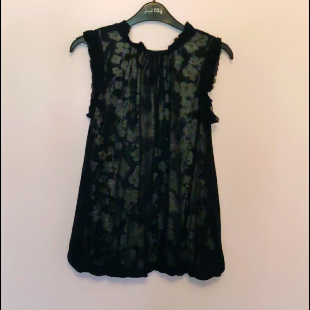 Cindy Lee top